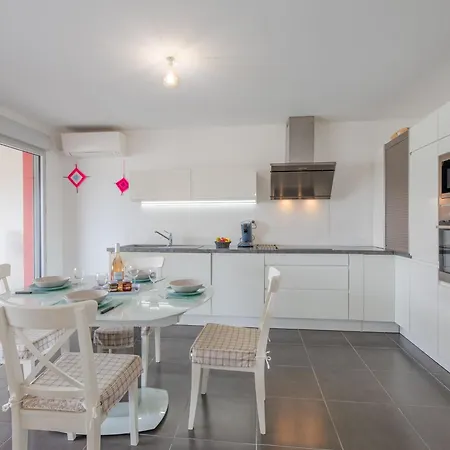 Le Newport-3 By Interhome Fréjus