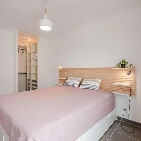 Le Newport-3 By Interhome * Frejus